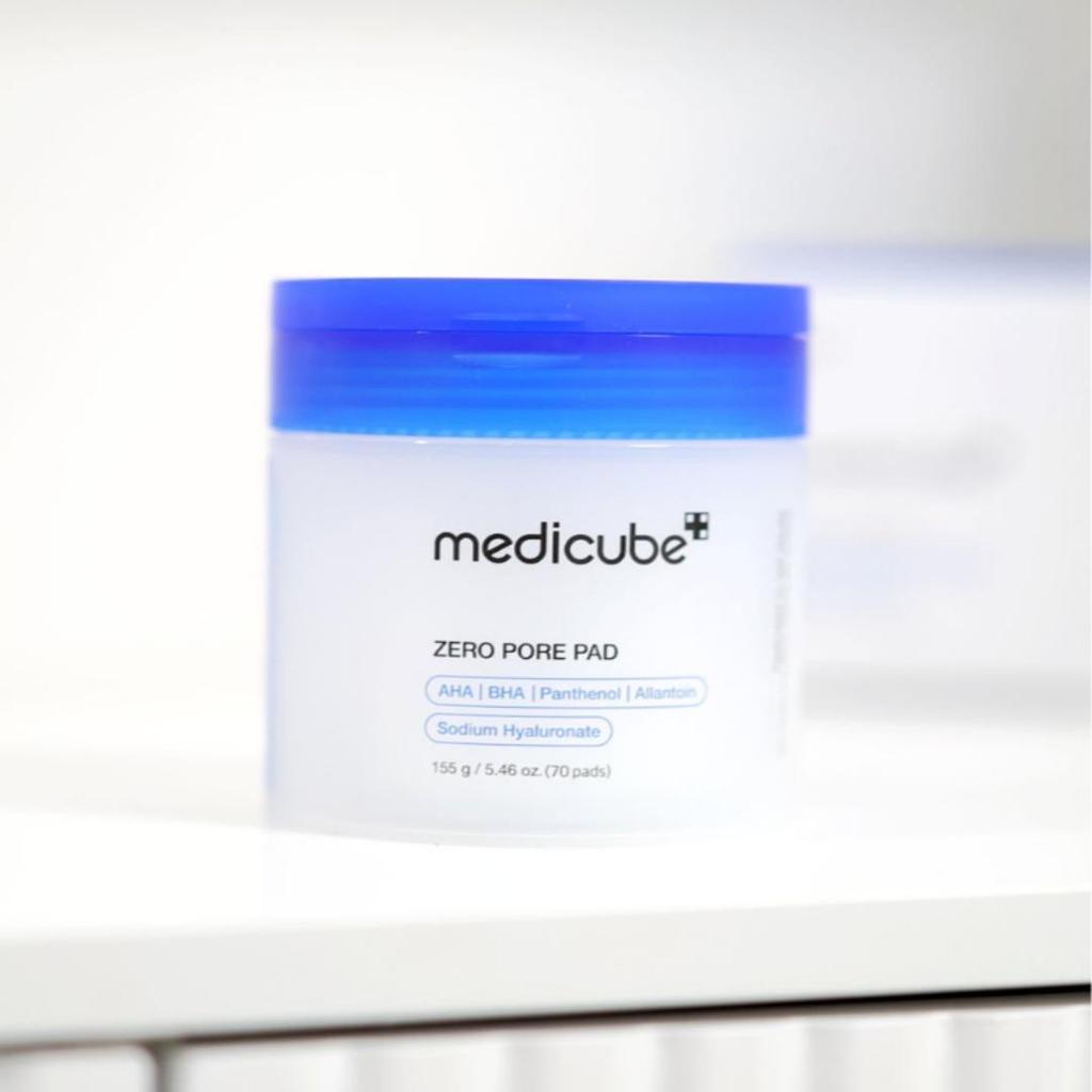Medicube Sada Zero Pore Pad 2.0 – 70 polštářků + Hygienický vnitřní kryt + 2 pinzety / Korejské peelingové polštářky pro péči o póry
