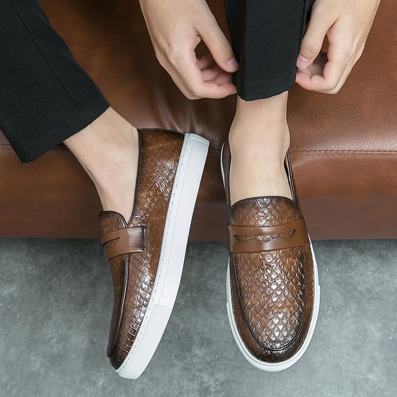 Men's casual and comfortable board Slip on shoes Leisure men's  Outdoor fashion party office driving oversized shoes 38-46