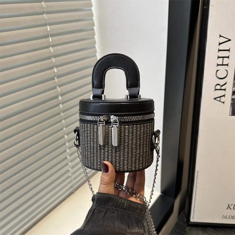 

Bag women s 2025 spring new popular fashion messenger bag this year mini simple shoulder bag casual bucket bag чёрный