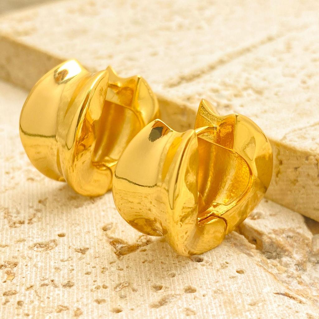 Minimalistické geometrické široké náušnice a manžety