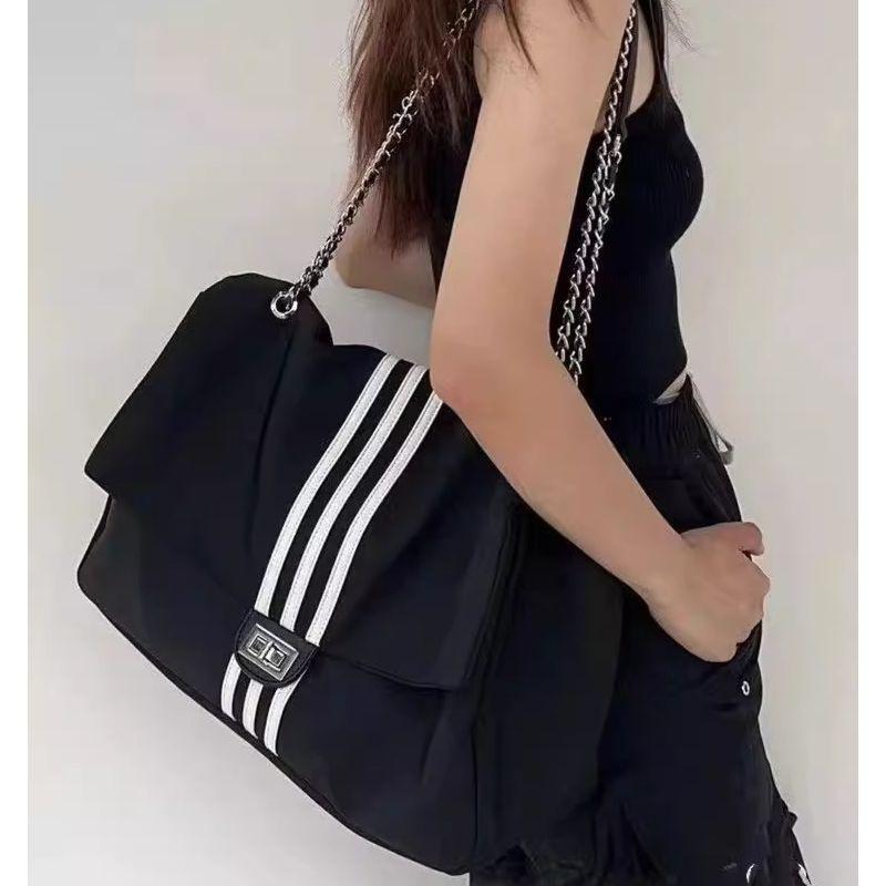 2025 New Oxford Cloth Bag Single Shoulder Messenger Bag Simple Versatile Chain Large Capacity Color Matching Bag Tide