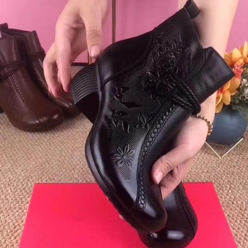 Retro mother soft-soled short boots women's autumn and winter soft leather boots new middle-aged and elderly middle-heeled velvet leather shoes