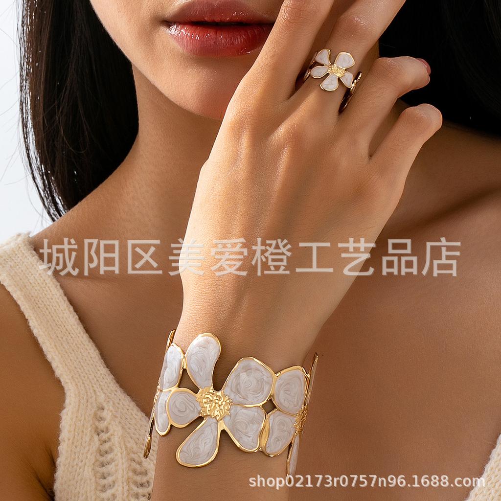 2-Piece Set, Oil Drop Versatile Fashion Five-Petal Flower Ring, Bracelet Opening Adjustable Women'S Jewelry Set