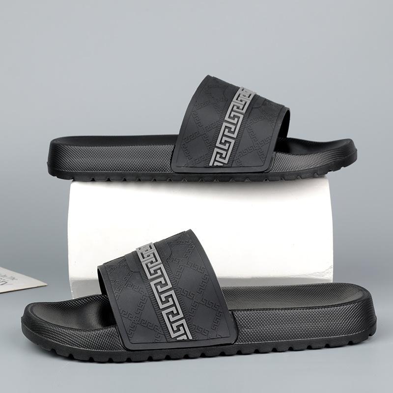 

2025 new slippers men wear summer soft bottom cool slippers indoor and outdoor one-word men s slippers 39 чорний