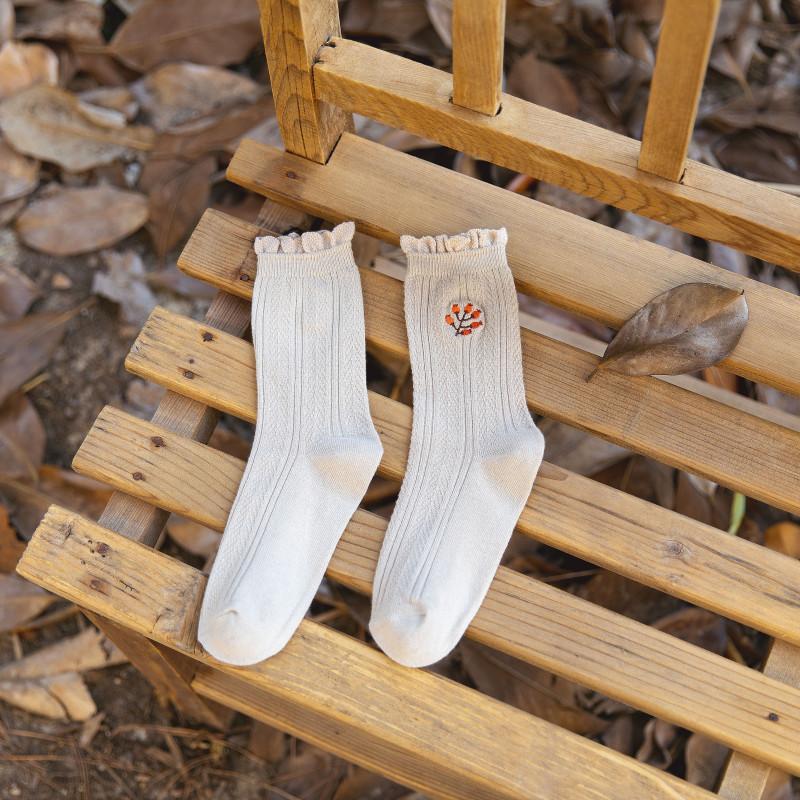 Flower Embroidered Middle Tube Socks Women Autumn Winter Fashion Harajuku Vintage Cotton Long Socks Japanese Kawaii Ruffle Socks