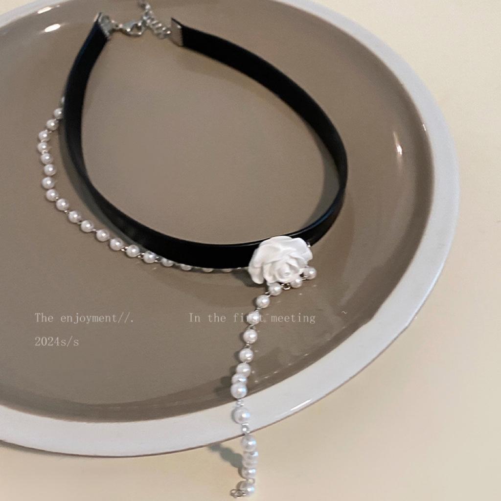 Love Heart Rivet Punk Choker Necklace - Y2K Subculture Clavicle Chain
