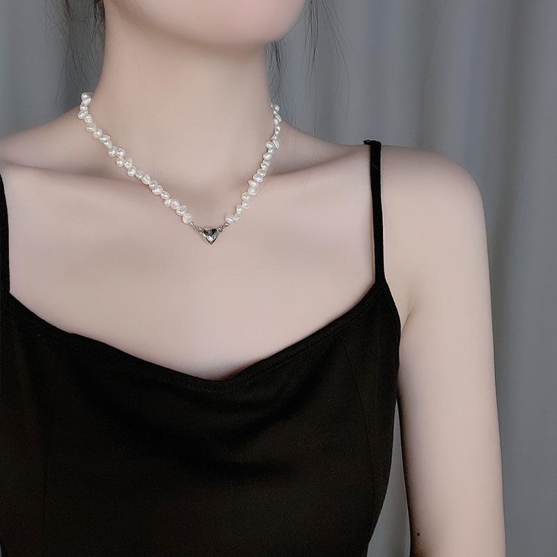 Baroque Freshwater Love Pearl Necklace Fashion Magnet Buckle Design Sense Clavicle Chain Special-Shaped Pearl Neck Chain