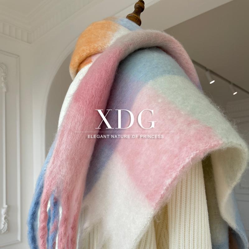 Elegant Gradient Plaid Velvet Shawl: Perfect for Autumn and Winter Travels