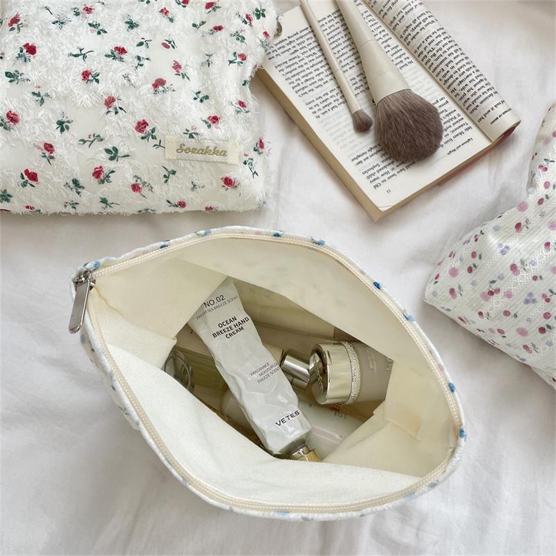 Sweet Lace Floral Women Cosmetic Bags Portable Ladies Clutch Purse Lipstick Makeup Bag Commute Female Large Capacity Storage Bag