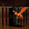 Stabiler Eisen Buchstütze Magisch Schwebender Drache Bücherregal Lampe, Warmes LED Nachtlicht, Fantasy Magie Statue Dekor LeseEcke Dekor, Einzigartiges Geschenk für