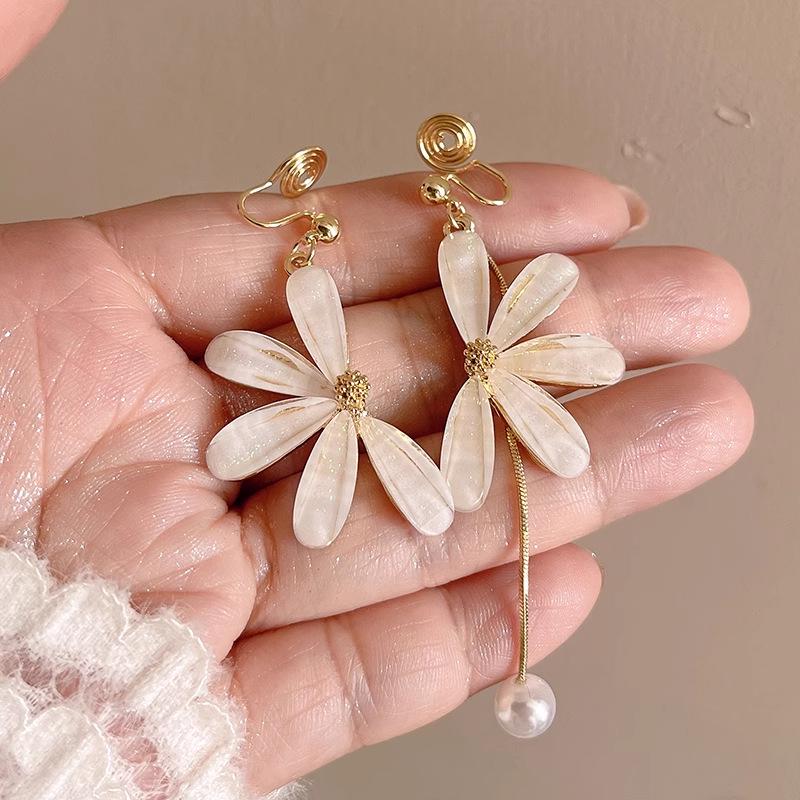 High-End Asymmetrical Petal Ear Cuff with Long Tassel – No Piercing Required, Elegant Scented Design for Women