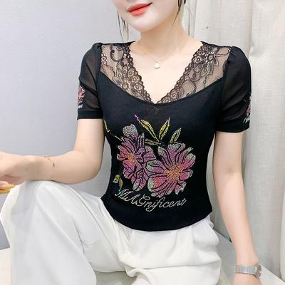 Nieuw Koreaans sexy kanten T-shirt met V-hals, luxe bloemen en diamanten, elegante casual top met korte mouwen voor dames.