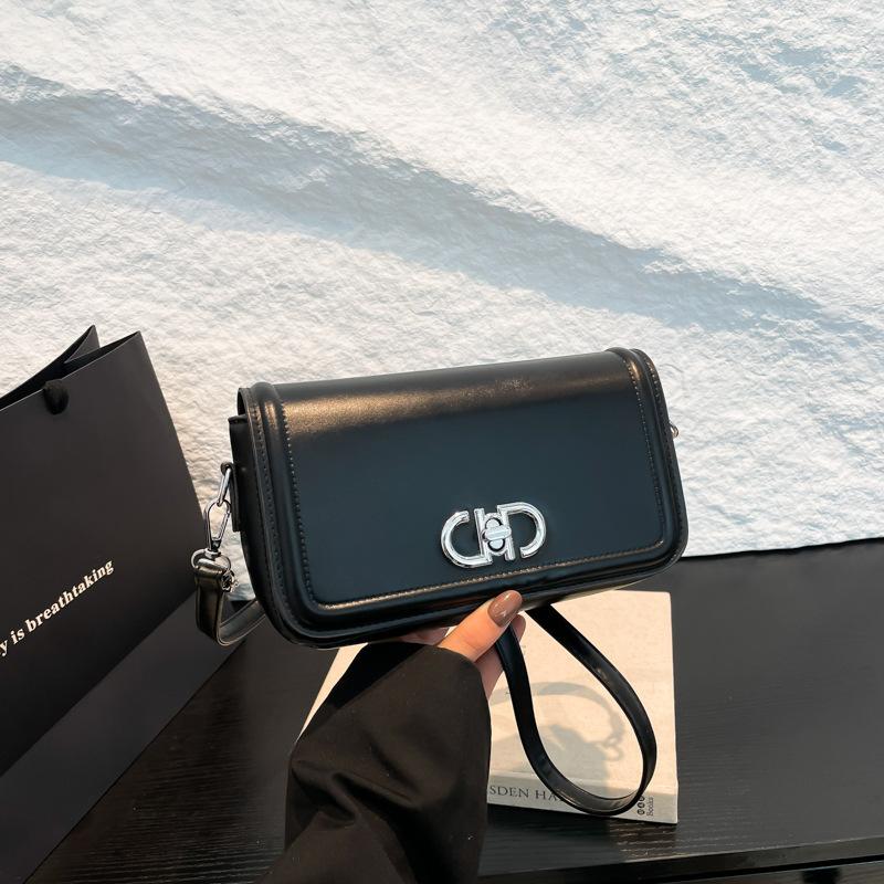 Women's bag messenger bag premium new retro shoulder messenger bag commuter fashion versatile armpit bag