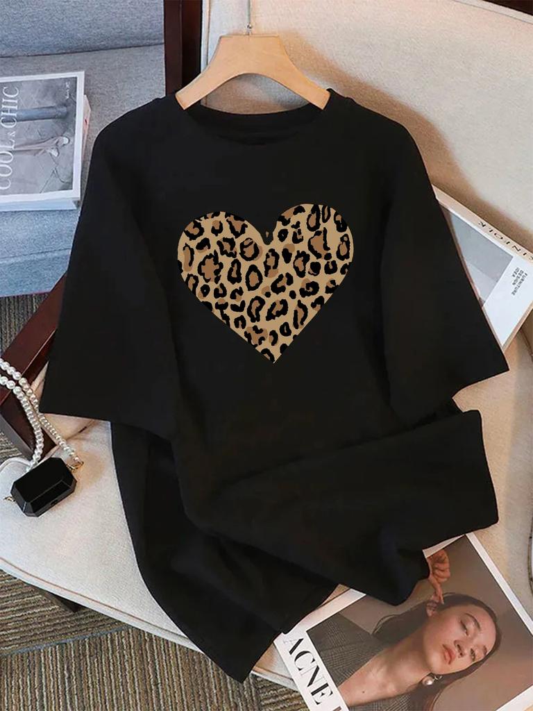 Leopard Love Heart Printed Tshirt Short Sleeve Round Neck Casual Top Summer and Spring Womens Clothing Aesthetic Graphic Y2K