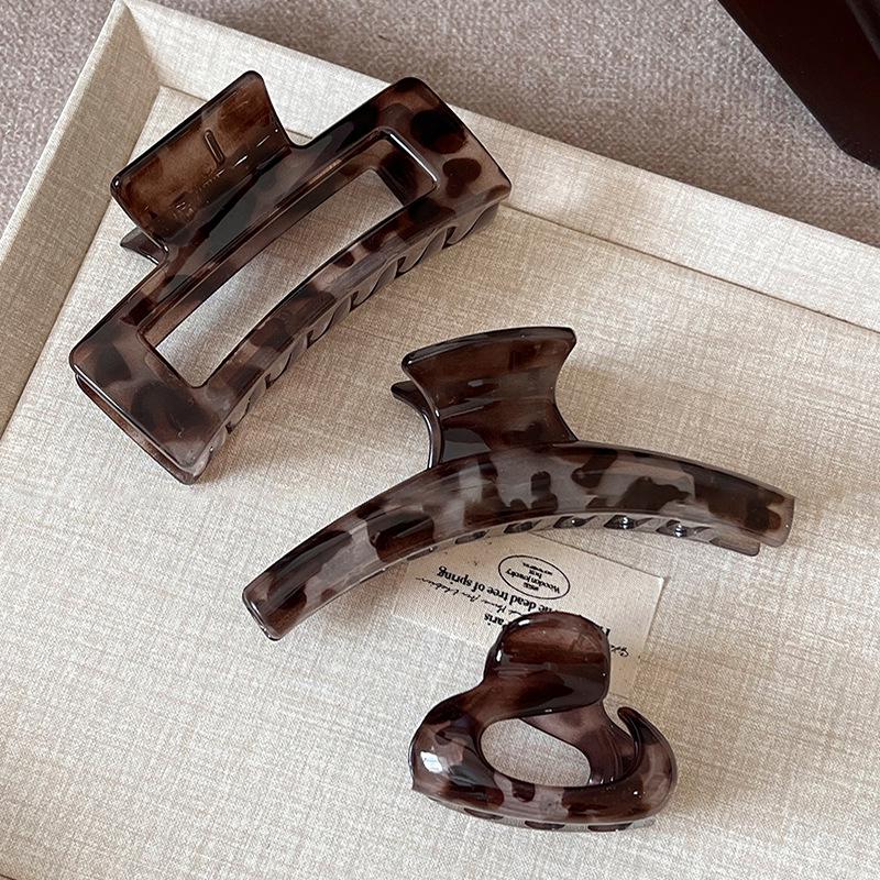 2025 Tortoiseshell Retro Large Hair Claw: Elegant High-End Shark Clip for Women