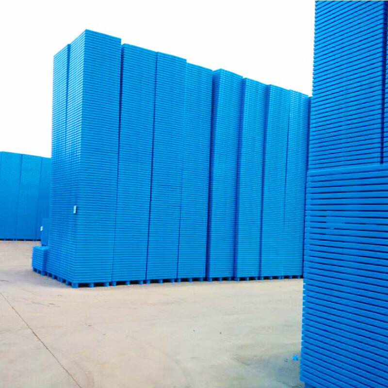 Explorer Heavy-Duty Plastic Storage Pallet