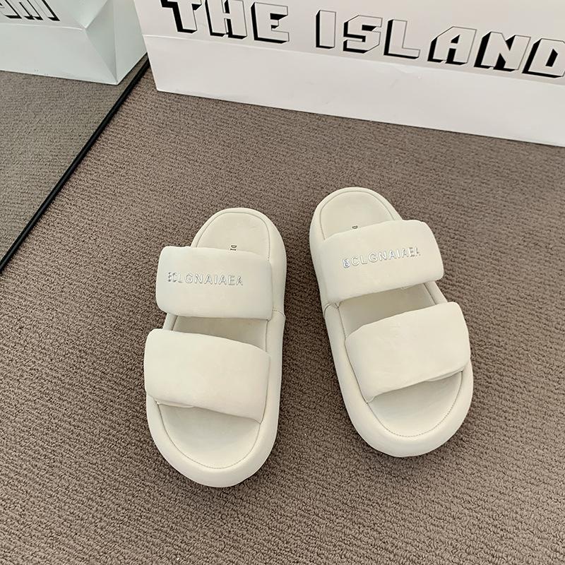 Thick-bottomed One-word Cool Slippers Women's 2025 Summer New Wear Fashionable Versatile Stepping On Shit Casual Beach Slippers