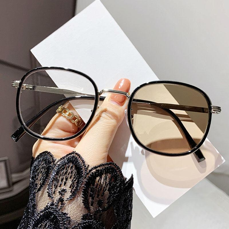 New Retro Photochromic Myopia Glasses for Women Men Large Frame Anti Blue Light Color Changing Sunglasses with Diopter 0 To -4.0