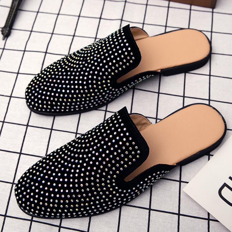 

Новые мужские полушлепанцы с шармом, лоферы со стразами, повседневные мюли из лакированной кожи, мокасины, дышащие, серебристые, черные, обувь для вождения 38