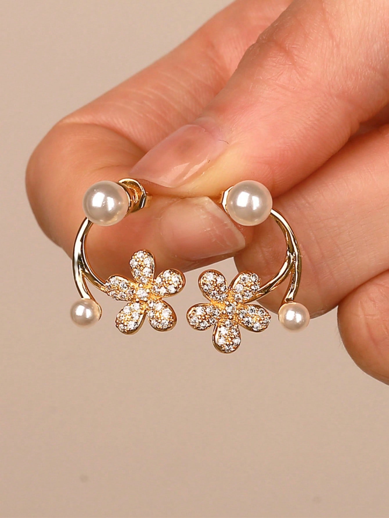

1 Pair of elegant floral stud earrings, stylish floral front and back two-wear exquisite floral earrings
