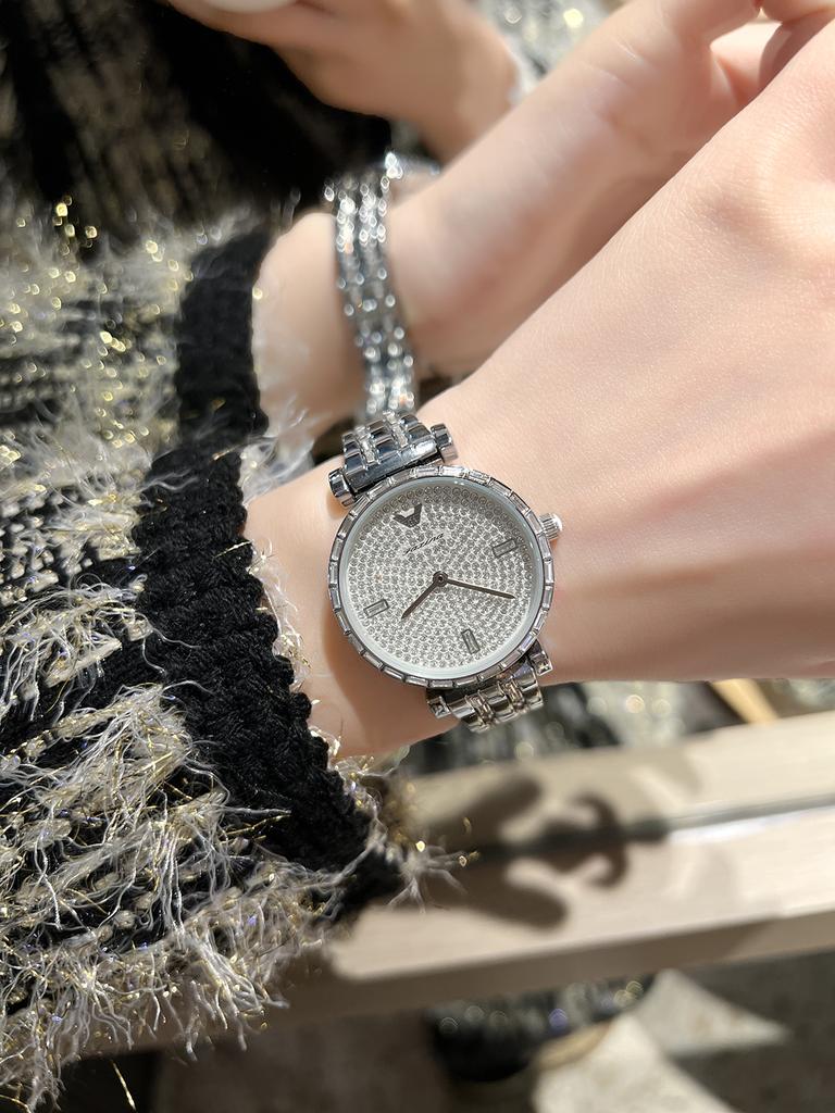 Lady Quartz Watch Full Diamond Plate Decoration