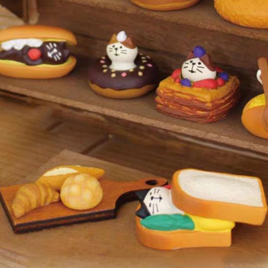 Ornament Crafts Exquisite Realistic Resin Cat Sandwich Bread Ornament for Cake Topper