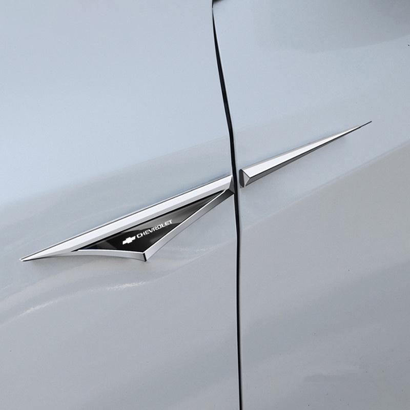 FUK1 2PCS Car Side Body Badge Fender Sticker for Chevrolet Spark Captiva Cruze Malibu Sail Equinox Trax Tracker AVEO Lova Decoration