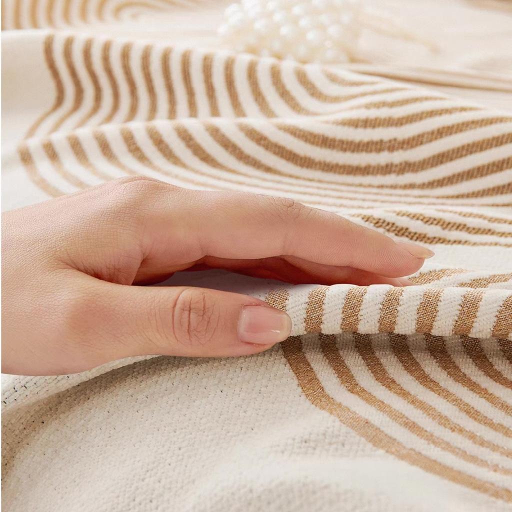 Double Sided Simple Arches Lines Jacquard Chenille Sofa Towel with Tassels, for All Season Living Room Couch Decor Throw Blanket