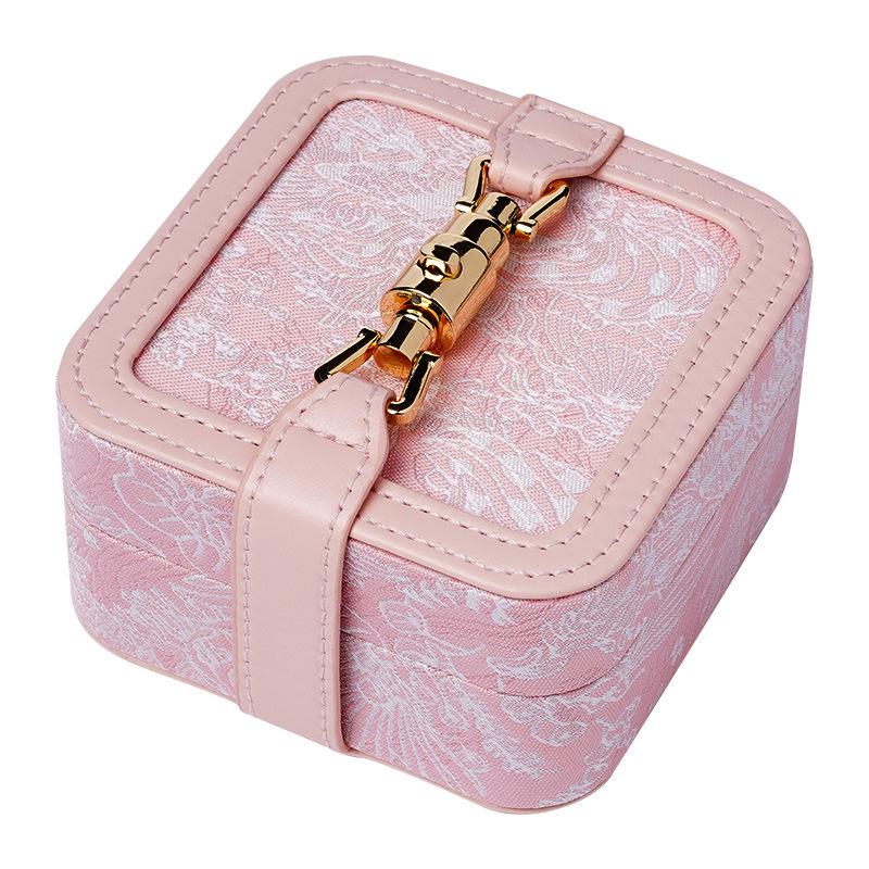 

Compact High-End Travel Jewelry Box with Embroidery: Ideal for Storing Earrings, Necklaces, and Rings. 10x10x5cm