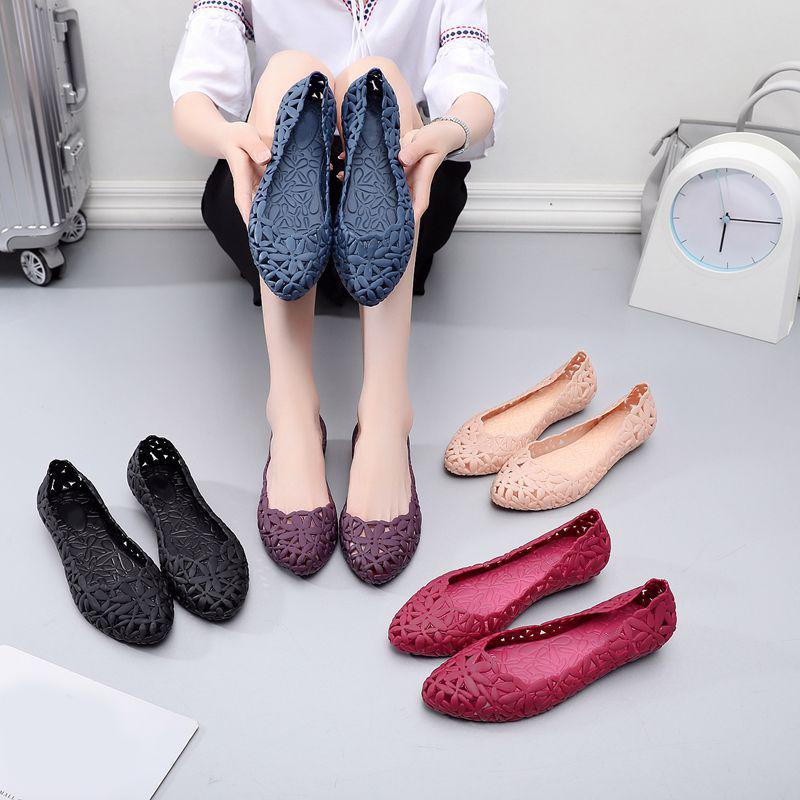 модные женские летние сандалии из желе с открытыми носками на плоской подошве с цветочным — фото 7