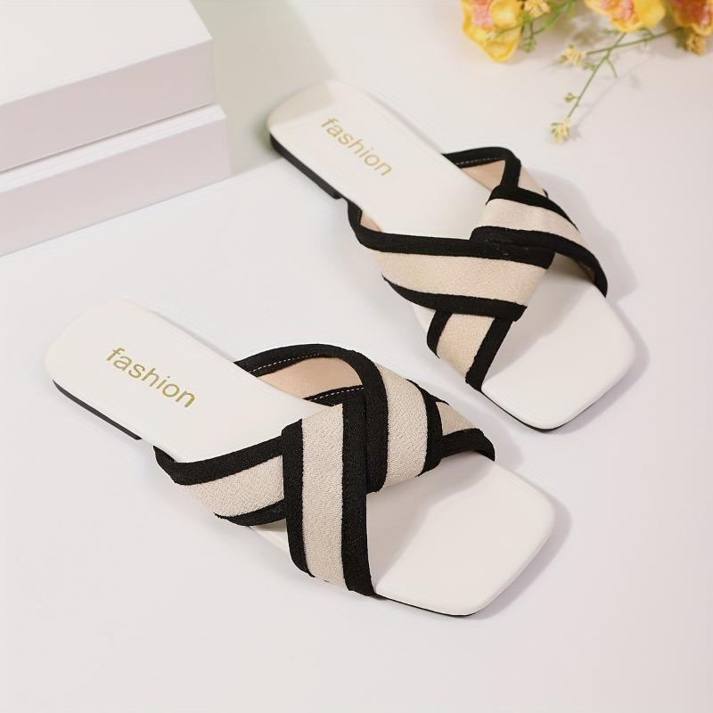 Stylish Black and White Strappy Flat Sandals - Elegant Open-Toe Design with Adjustable Straps, Perfect for Summer and Beach Wear