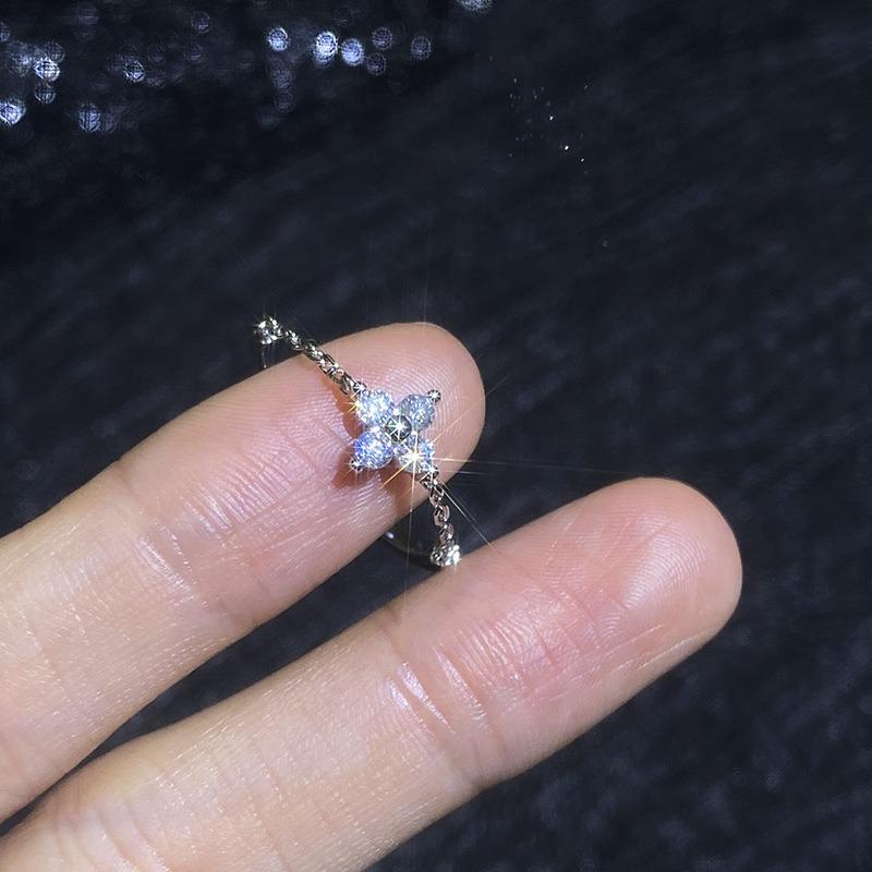 Trendy 0.06 Carat Moissanite Ring S925 Silver Four Stone Clover Bead D Color GRA Certified Gemstone Chains Rings