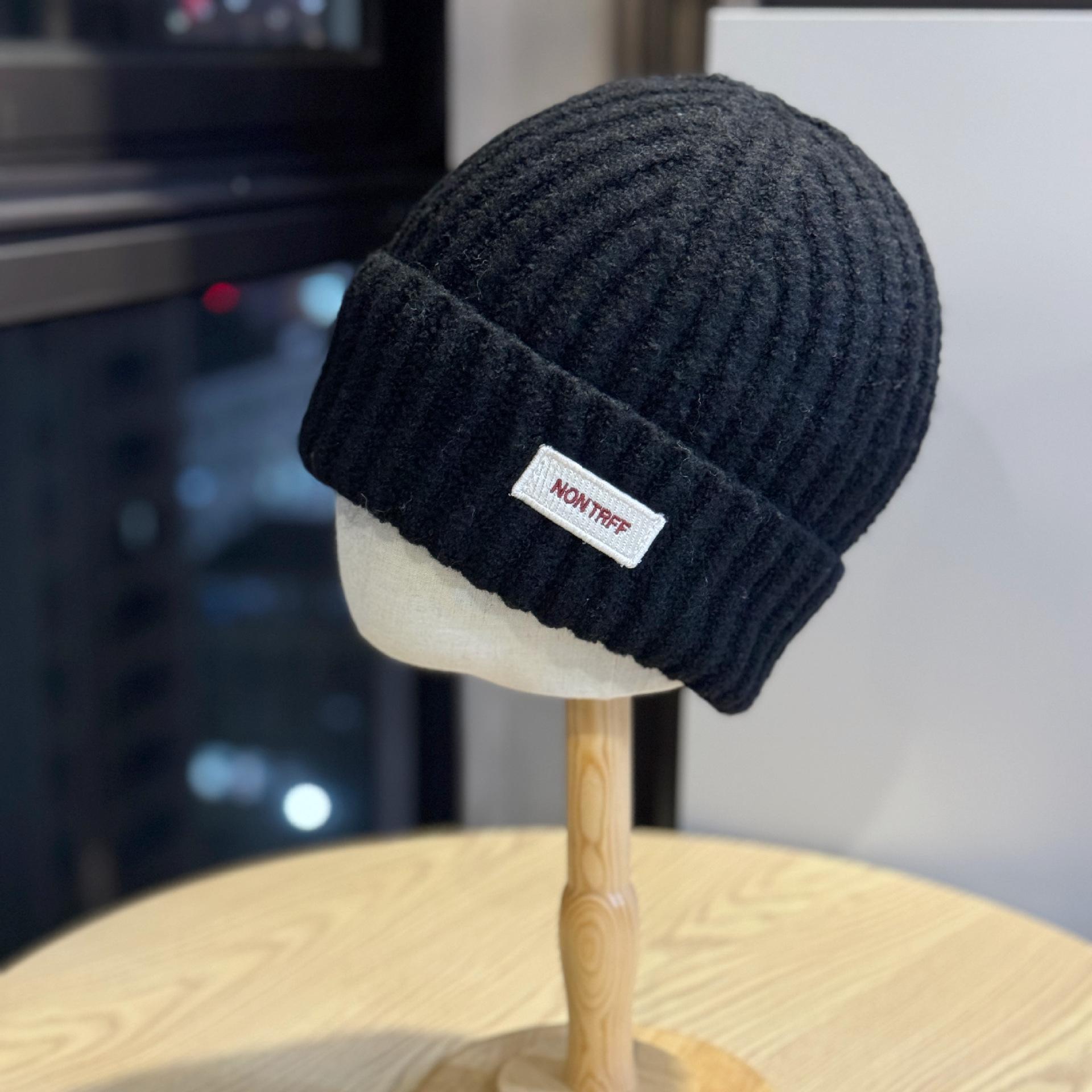 

New simple letter patch woolen hat for women, autumn and winter fashion versatile casual outdoor travel warm pullover hat Adult54-60Average Size чёрный