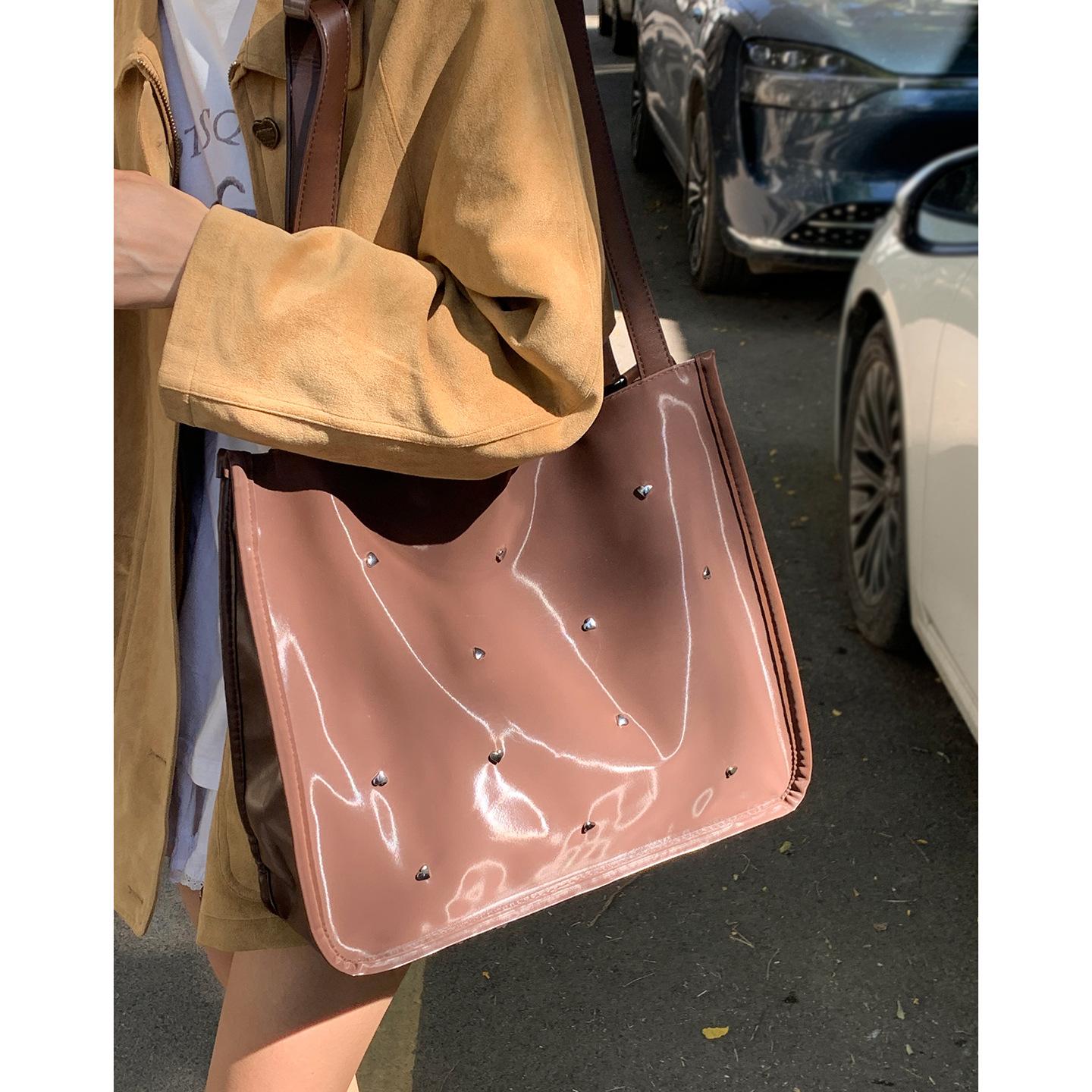 

Korean version of large-capacity commuter shoulder bag women s 2025 new casual versatile one-shoulder dual-purpose bag simple support