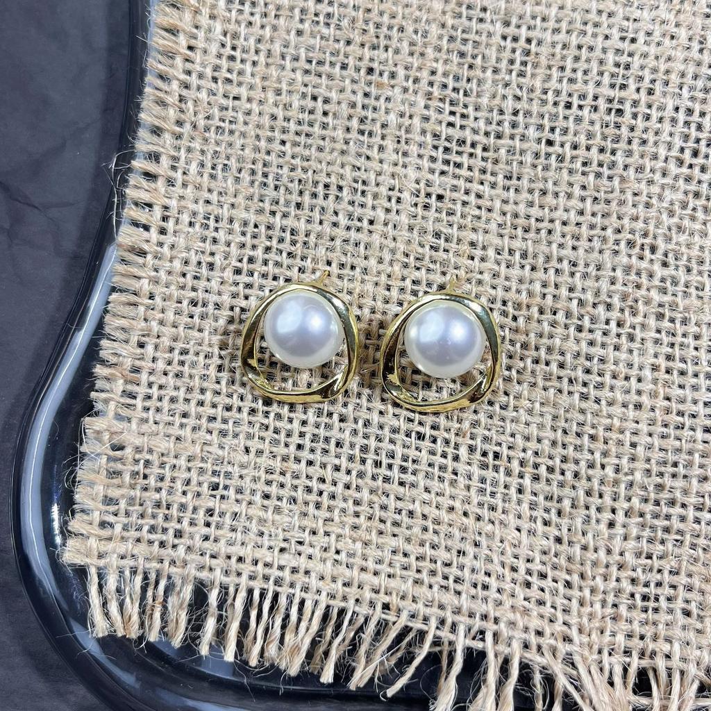 Light Luxury Pearl Earrings, High-end Sense, Simple Commuter Jewelry, Versatile Earrings, Exquisite Temperament