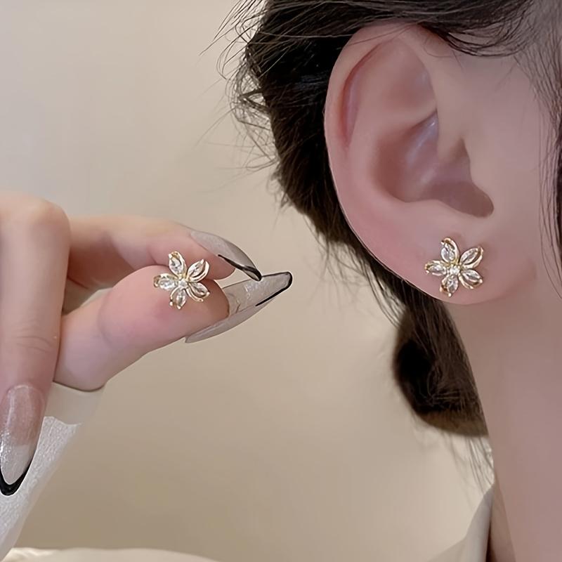 1Pair of Retro and Elegant Five-petal Flower Stud Earrings, Inlaid with Shiny Rhinestones, Perfect for Women's Daily Wear