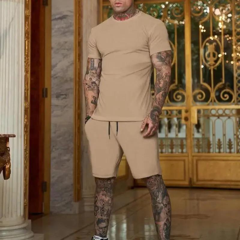 Nuovo set estivo da uomo con t-shirt a maniche corte traspirante e pantaloncini, abbigliamento popolare ad asciugatura rapida