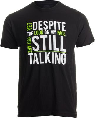 Doch Trotz Dem Ausdruck auf meinem Gesicht redest du immer noch _ Sarkastisches Unisex-T-Shirt