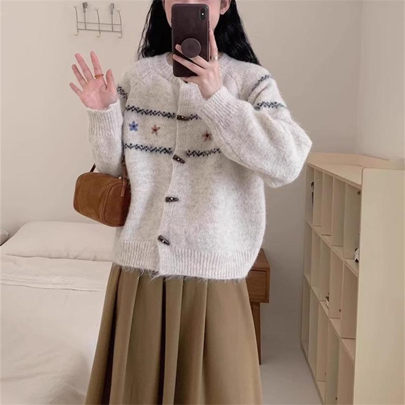 Retro horn button sweater jacket for women's autumn and winter new embroidered gentle wind loose soft waxy knitted cardigan for women