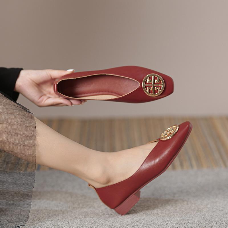 

Модная женская обувь с квадратным носком, на низком каблуке, однотонная, в стиле ретро, повседневные балетки, размеры 34-43. Горячие продажи женских туфель Мэри Джейн на высоком каблуке 43 красный