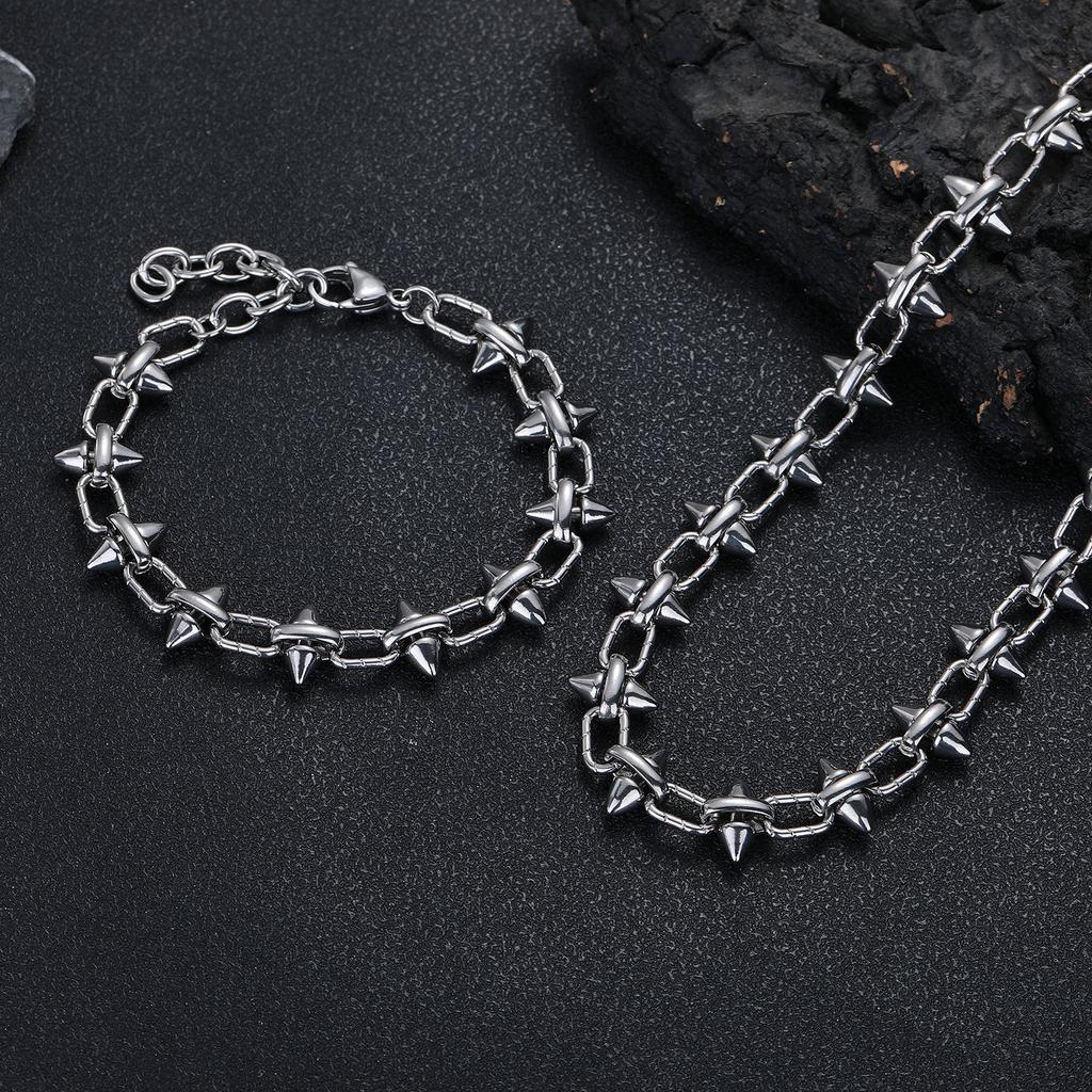 European and American cross-personality trendy cool style men's and women's rivet splicing bracelet punk style does not fade jewelry 2026