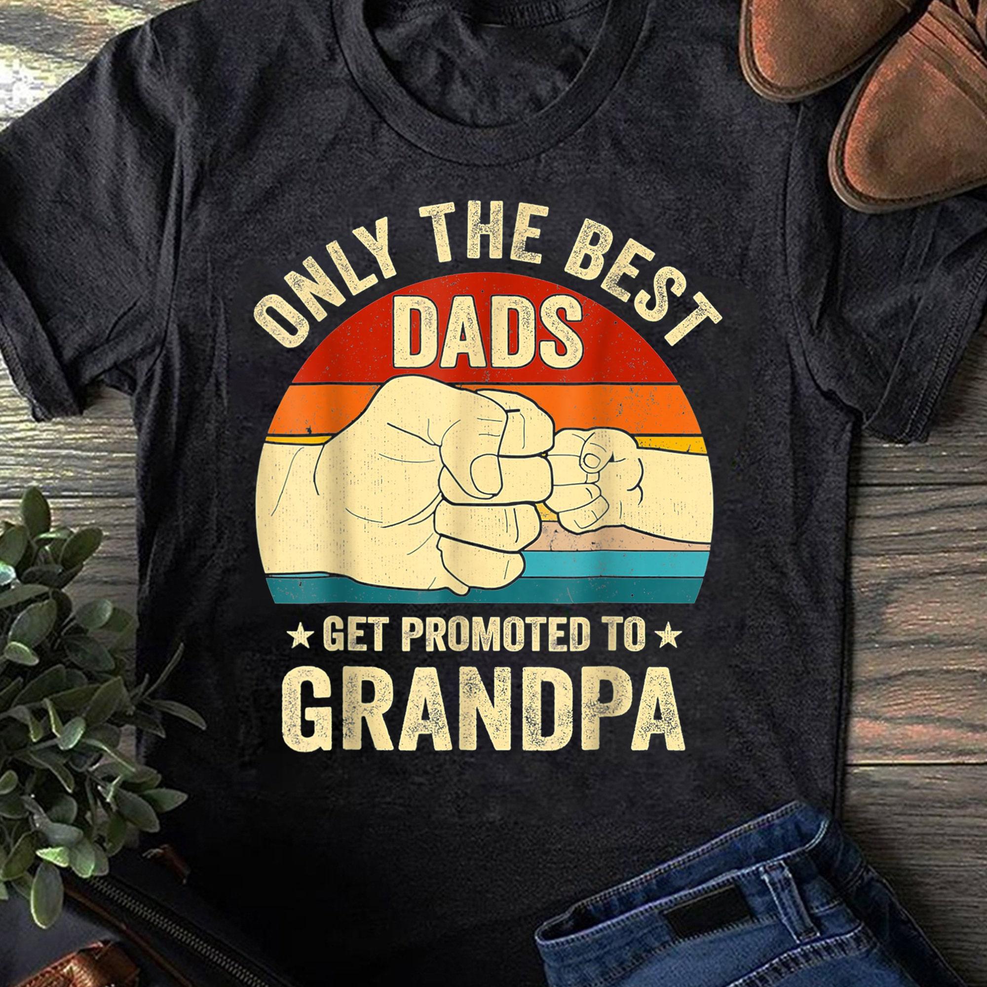 Vintage Great Dads Get Promoted To Grandpa Fist Bump Funny T-Shirts for Women S чёрный