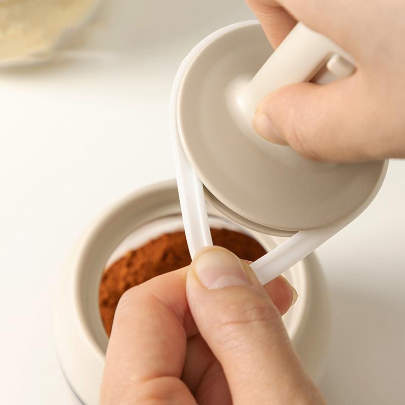 Kitchen Seasoning Box Sealed Jar Household Seasoning Bottle Seasoning Jar Spoon Cover Expandable Can Seasoning Combination