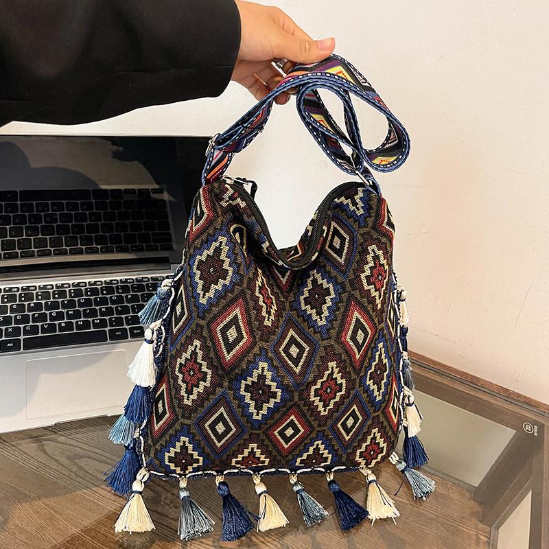 Bohemian Tassel Handheld Tote Bag With Zip Closure For Casual Outings
