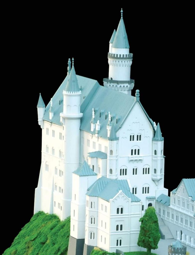 Doyusha 1/220 Western Castle Neuschwanstein Castle Color Plastic Model NSC Molded Color