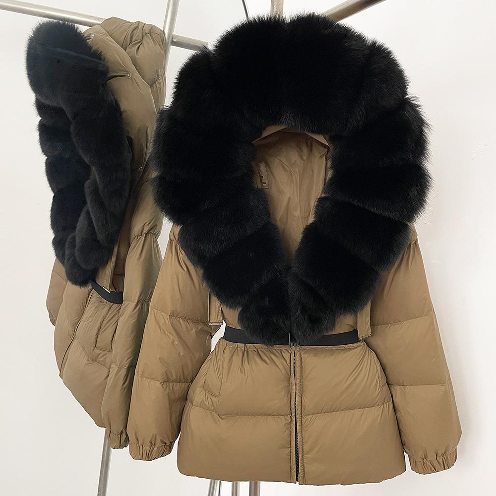 Giacca invernale da donna in piuma d'anatra bianca con cappuccio in vera pelliccia di volpe