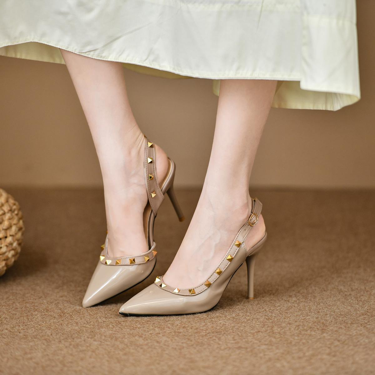 

Европейские и американские вечерние ветреные удобные одинарные туфли универсальные с юбкой-лодочкой 2025 летняя одежда универсальные нескользящие остроконечные туфли с заклепками 40