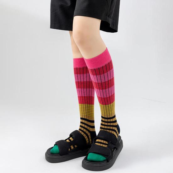 Gestreifte Kniestrümpfe Damen Retro Bunte Kniestrümpfe Dehnbar Atmungsaktiv Lässige Socken zum Rollschuhlaufen Laufen Sportliche Aktivitäten Tägliches Tragen