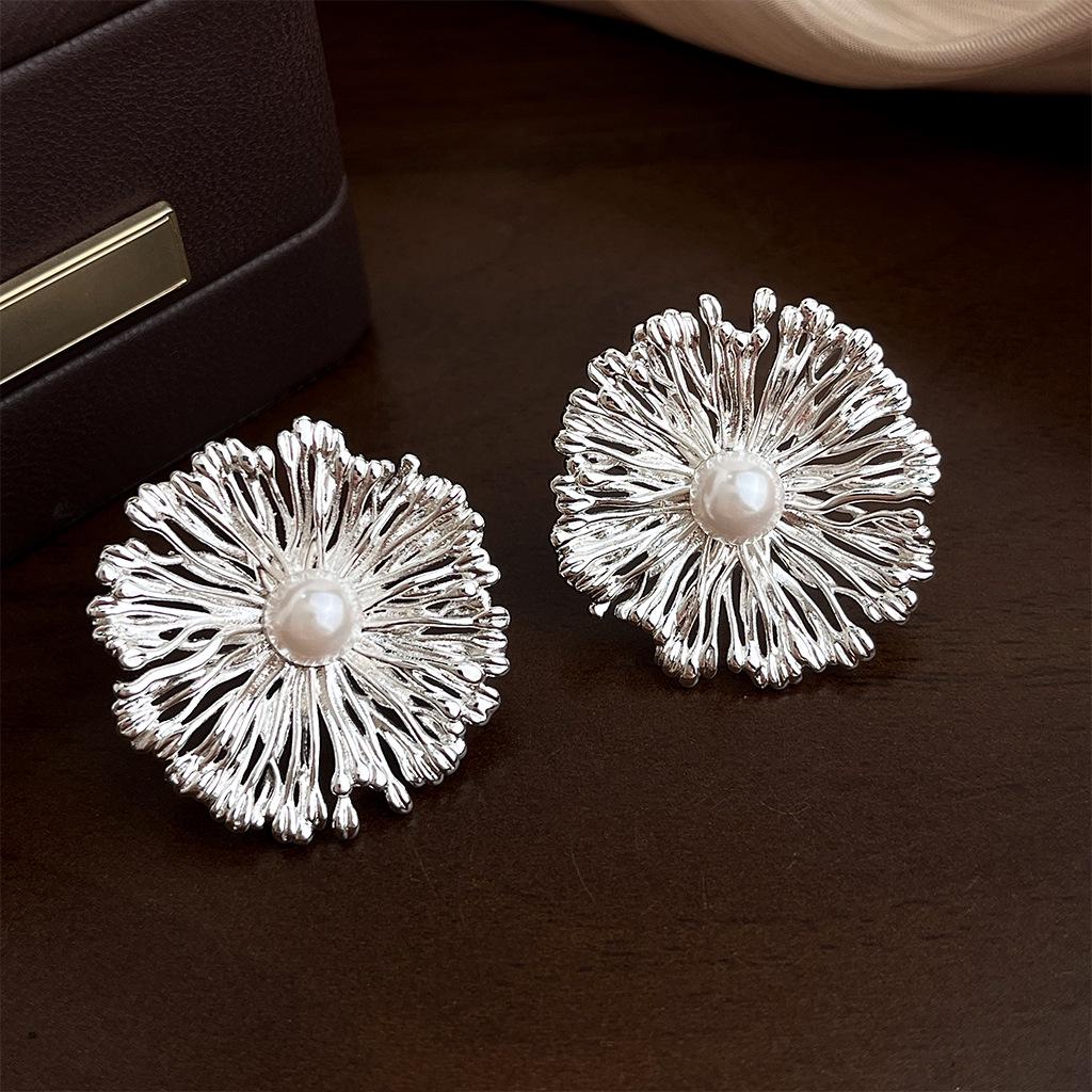 Elegant 925 Silver Needle Pearl Flower Earrings - Stylish, High-End, Versatile & Unique for Women