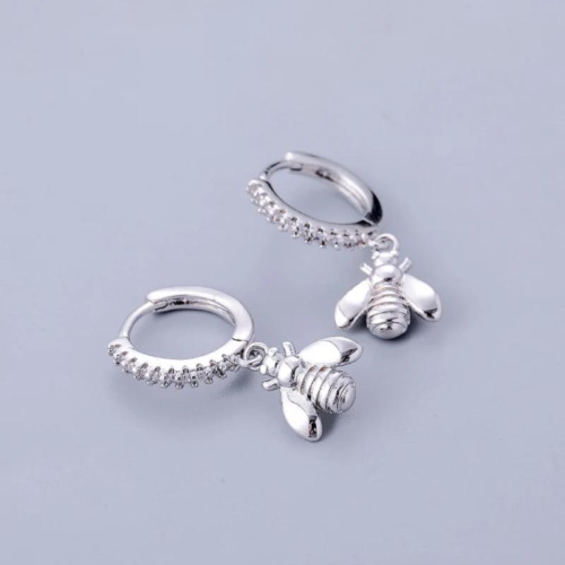 Fashionally Unique Design Bee, Dragonfly, Gecko Earrings for Women, Light Luxury Cross, Victory Gesture, Star Quality Earrings